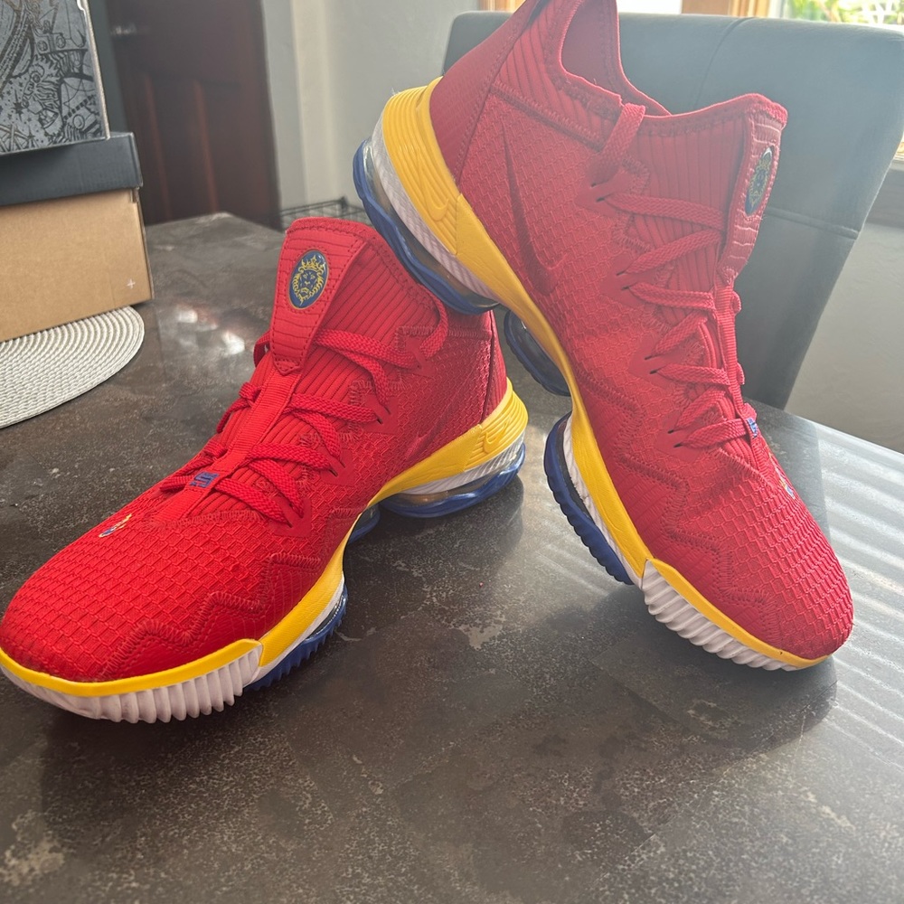 Nike LeBron 16 Low